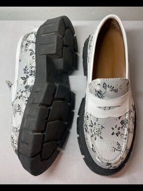 TAFT- The Flora Loafer in Eden Blanc